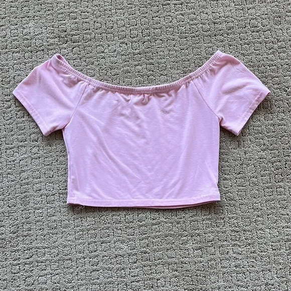 Pink off the shoulder crop top - Picture 2 of 2